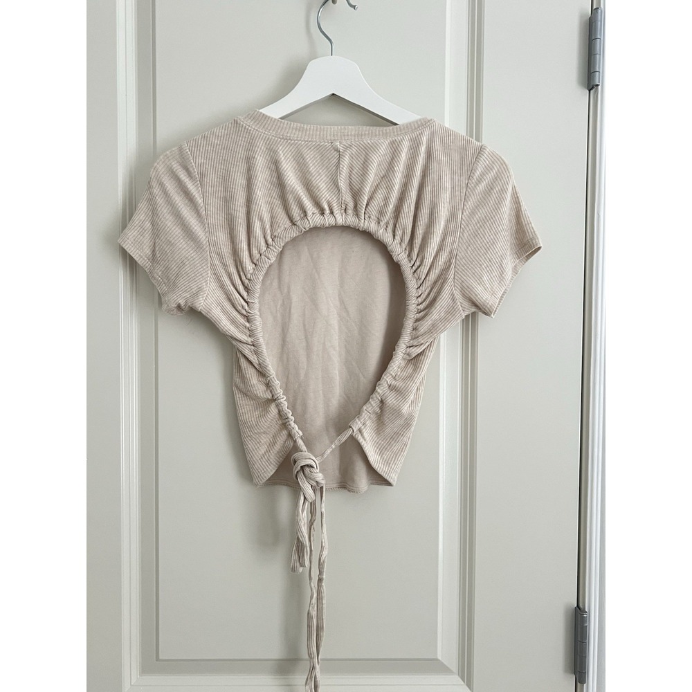 NWT Alo Yoga Ribbed Manifest Short Sleeve Top Oatmeal Backless Crop Size M? - Picture 3 of 7
